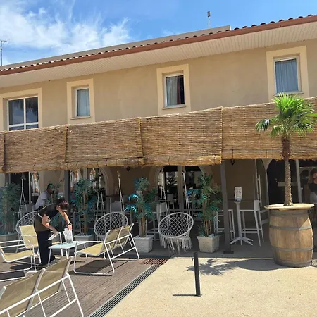 Holiday home Le Cabanon Aux Volets Verts *
