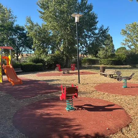 Le Cabanon Aux Volets Verts Hébergement de vacances *